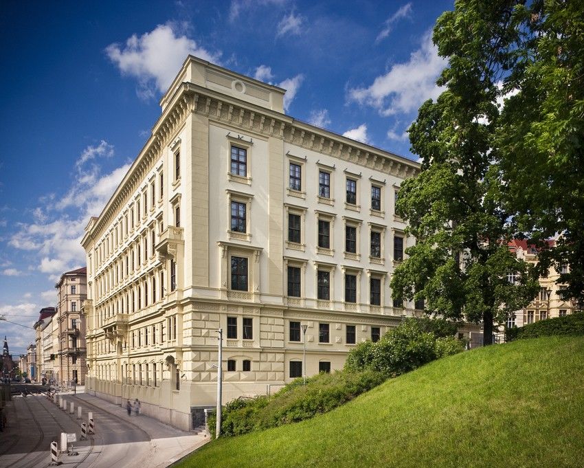 Grand Palace Brno Ngoại thất bức ảnh The University of Economics and Finance in Kraków
