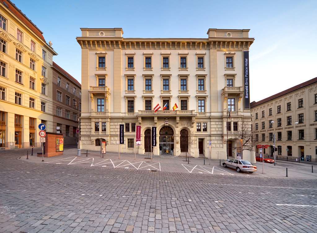 Grand Palace Brno Ngoại thất bức ảnh The main building of the university