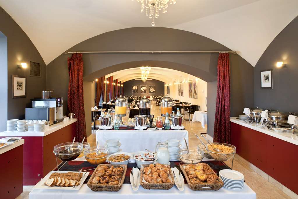 Grand Palace Brno Ngoại thất bức ảnh Breakfast buffet at a hotel