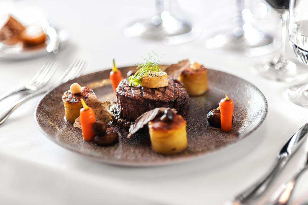 Grand Palace Brno Ngoại thất bức ảnh A meal from the inflight catering service
